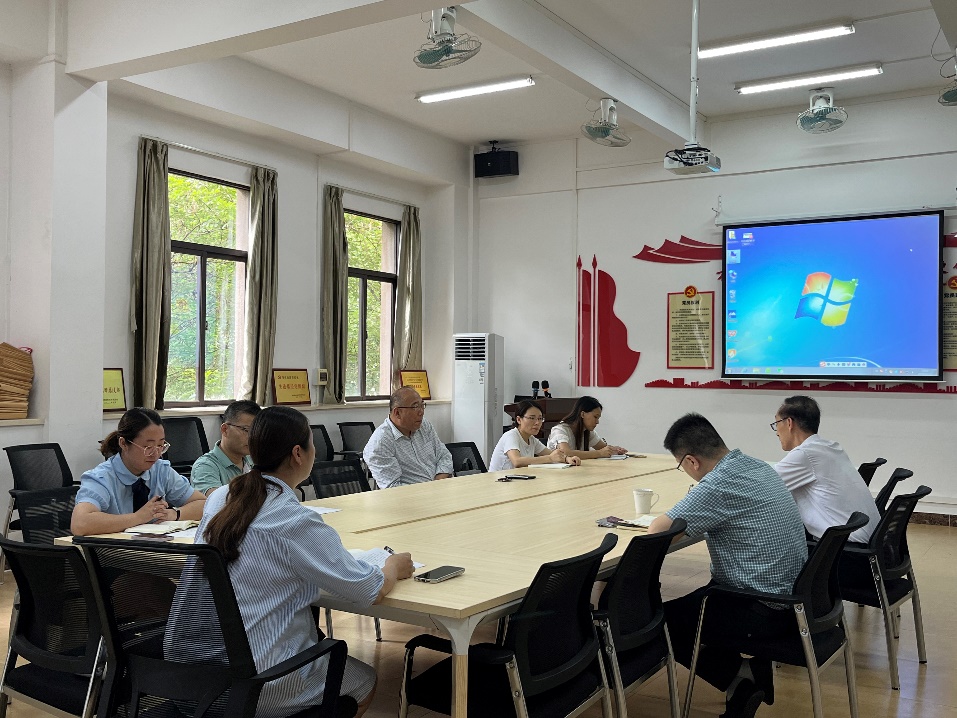 会議(yì)室里的人(rén)们&#xA;&#xA;描述已自(zì)动生成